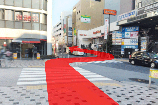 ④横断歩道を直進の上右へ渡った後、左へ進みます。