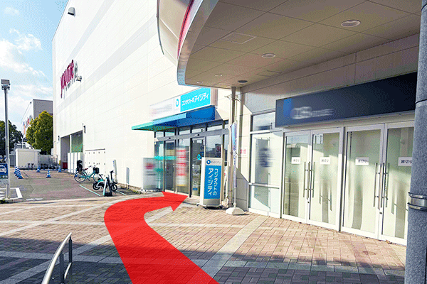 ④【東入口】から外に出て、右に進みます。